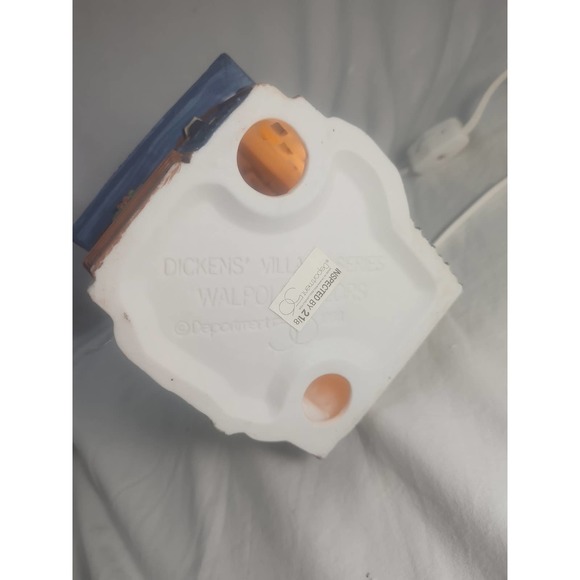 Dept 56 "Walpole Tailors" Dickens Village #5926-9 - Picture 8 of 8